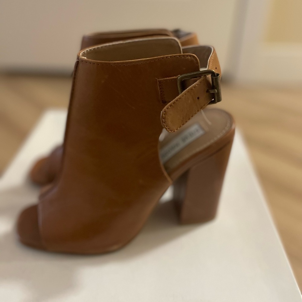 Like new, never worn Steve Madden open toe booties. Size 6m